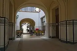 Blick zurück durch den ersten Lichthof