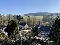 Klespe – Ansicht von der Straße nach Berg