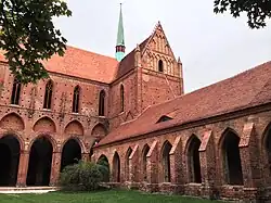 Kloster Chorin diente als Kulisse für das Waisenhaus