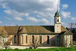 Klosterkirche mit Aussenmalereien