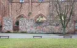 Außenwand des nördlichen Seitenschiffs in Feldstein