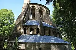 Außenseite, Rundbogenfenster