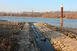 Zufluss in den Rhein mit Sohlrampe