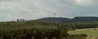 Blick von Norden zum Köterberg, mit Fernmeldeturm Köterberg