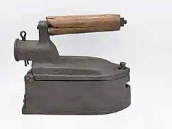 Kohleeisen mit Schornstein nach hinten