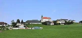 Gipfelregion des Kollmitzberges mit der weithin sichtbaren Wallfahrtskirche hl. Ottilie
