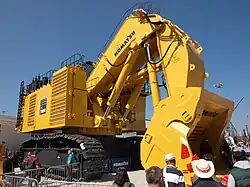 Komatsu Raupenbagger PC7000 mit 36-Kubikmeter-Klappschaufel (2 × 1250 kW / 1675 PS)