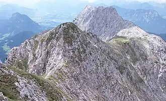 Übergang vom Sonneck zur Kopfkraxn von Osten, im weiteren Gratverlauf der Wiesberg, die Hackenköpfe und der Scheffauer