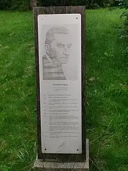 Denkmal in Karlsfeld vor der Korneliuskirche