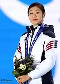 Kim Yuna, Olympiasiegerin 2010 und Silbermedaillistin 2014, bei der Siegerehrung in Sotschi 2014