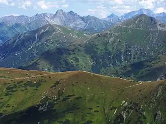 Gipfel im Vordergrund