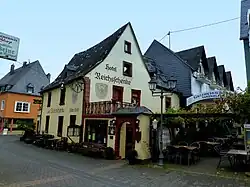 Reichsschenke und rechts dahinter das Hotel (2012)