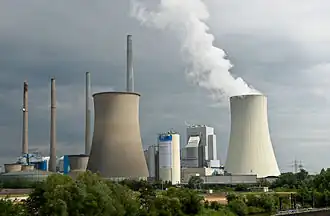 Das Kraftwerk von der Limesbrücke