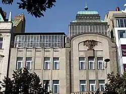 Adam-Apotheke, Prag, 1911–1913, Fassade