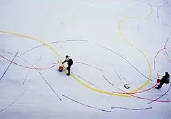 Eisstadion Köln, 2012, Das Aufbringen der Farbe