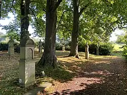 Kreuzweg östl. der Kapelle