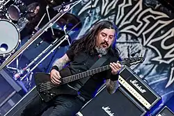 Sänger und Bassist Alex Camargo