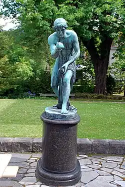 Kugelspieler im Garten des „Haus Wiegand“