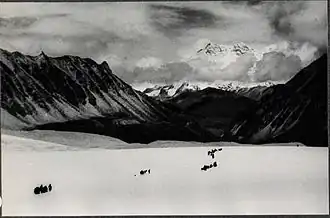 Kula Kangri im Hintergrund. Foto von 1933.
