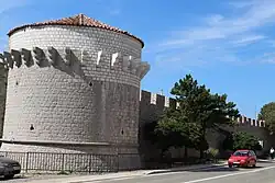 Wehrturm mit Stadtmauer