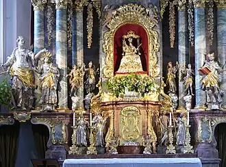 Altarausschnitt mit Tabernakel und Marienfigur