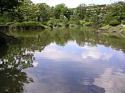 Teich in Herzform (心字池, shinji-ike)[1]