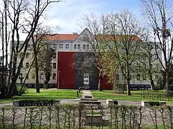 Hauptgebäude des Gymnasiums