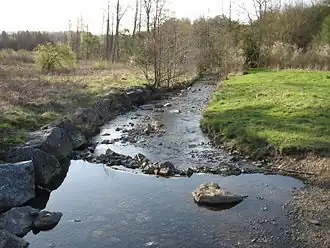 Lörmecke nördlich der Brücke auf Höhe der Höhle Hohler Stein