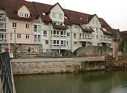 Die neue Brücke (links) und der Ansatz der alten Brücke (rechts), 2018