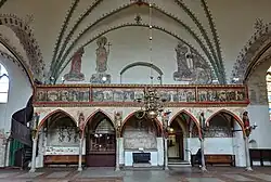 Querhalle mit Lettner