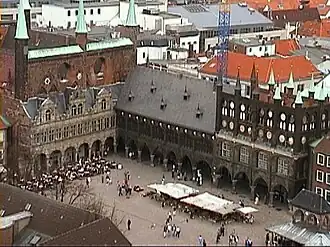 Marktplatz vor dem Kaufhausneubau – rechts der Kaak