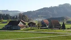 Gmeinmerk, im Hintergrund Betrieb der Kiesfirma