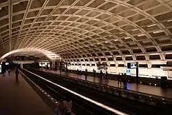 L'Enfant Plaza, Washington,&nbsp;D.C. (1977): Brutalistisches Kassettengewölbe mit komplexem Licht- und Schattenspiel Entwurf: Harry Weese