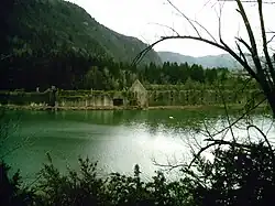 Die historischen Eiswerke am Lac de Sylans bei Neyrolles