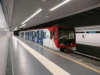Triebzug der Metro Catania im U-Bahnhof Giovanni XXIII