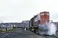 Alco Century 420 vor einstöckigen Wagenzügen in Montauk im Jahr 1969