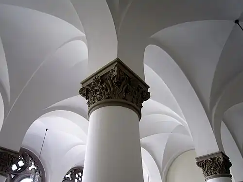 Säulenhalle im 1. OG des Gärtner-Baus