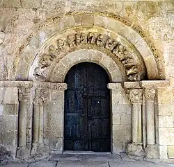 Romanisches Portal in Perazancas de Ojeda