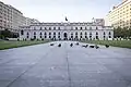 Blick nach Norden, über den Plaza de la Ciudadanía. Palast La Moneda