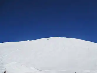 Laaxer Stöckli von Bergstation der Sesselbahn La Siala aus gesehen.