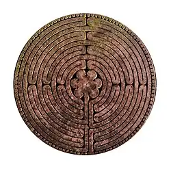 Kleines Labyrinth in Stein von der Kathedrale von Notre-Dame de Chartres