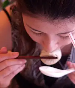 Richtiges Hal­ten beim Essen