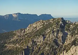 Ansicht des Kehlsteins aus den Umgäng. Im Hintergrund der Untersberg.