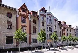 Davidstrasse und die daran angrenzende Backsteinfassade des Lagerhauses in Sankt Gallen. In der Mitte ist der Eingang zum open art museum.