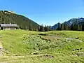 Quelltümpel des Fleckgrabens bei der Enningalmhütte (links)