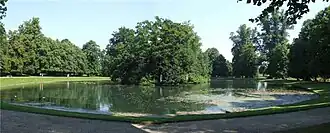 Auf dieser Insel (Mitte) wurde Prinzessin Diana begraben.