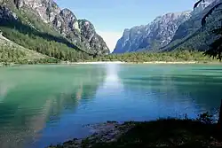 Blick über den See nach Norden ins Höhlensteintal