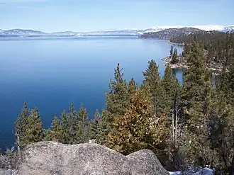 Blick auf den Lake Tahoe von seinem Ostufer in Nevada aus gesehen