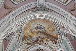 Chorbogen und Maria als Beschützerin der Bedrängten