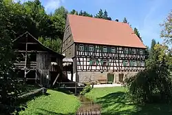 Die Mühle mit Nebengebäude